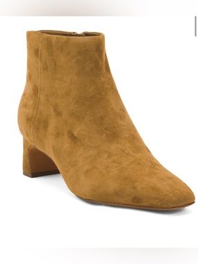 VINCE
suede silvana heeled bootie /
Size 7.5
Ankle Booties
color: elmwood